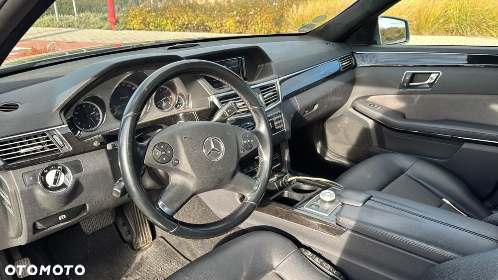Mercedes-Benz Klasa E 300 T CDI DPF BlueEFFICIENCY 7G-TRONIC Avantgarde - 11