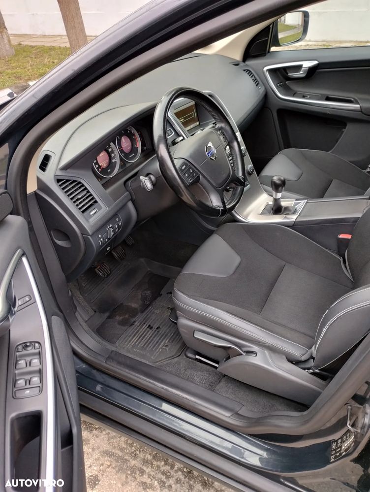 Volvo XC 60 DRIVe R Design - 9