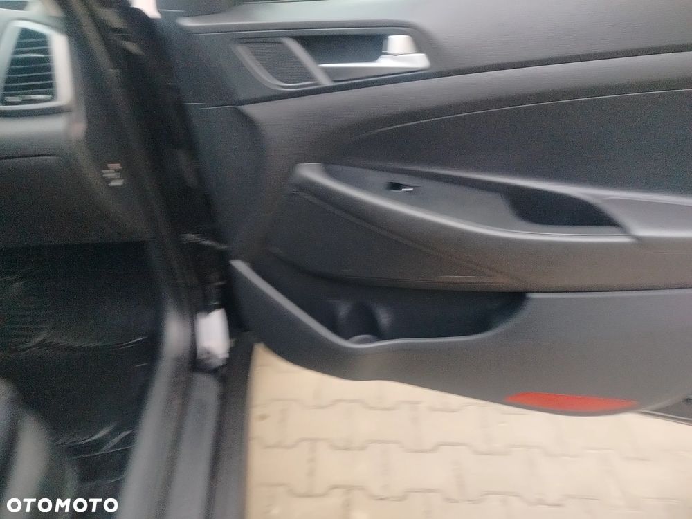 Hyundai Tucson 2.0 TDCi 2x4 Titanium - 29