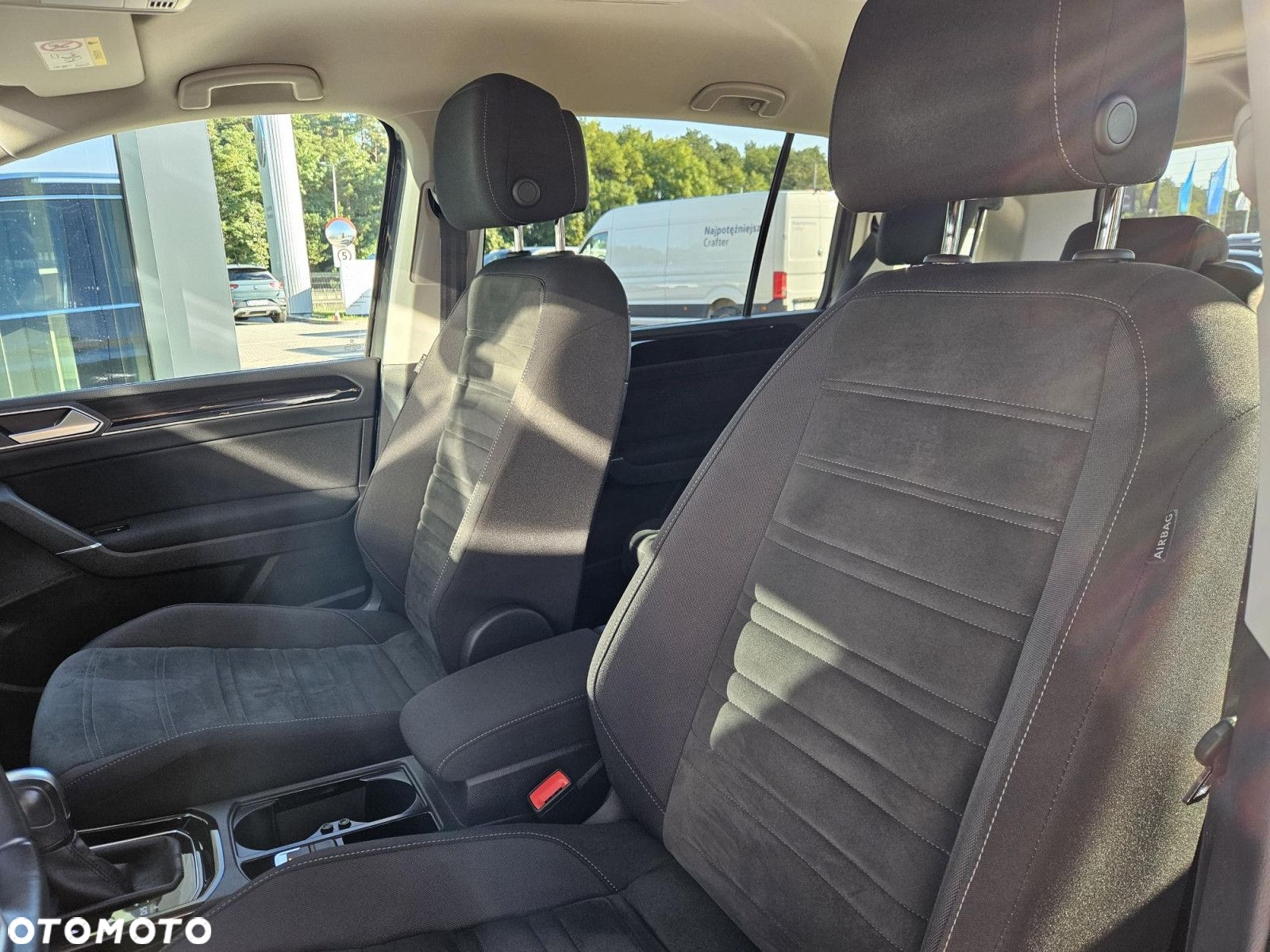 Volkswagen Touran - 12