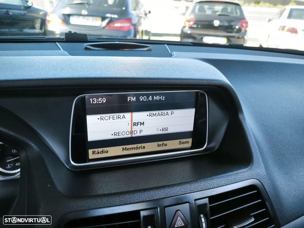 Mercedes-Benz E 250 CDi Avantgarde BlueEfficiency Auto - 31