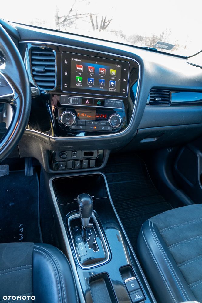 Mitsubishi Outlander 2.0 Intense 2WD CVT - 17