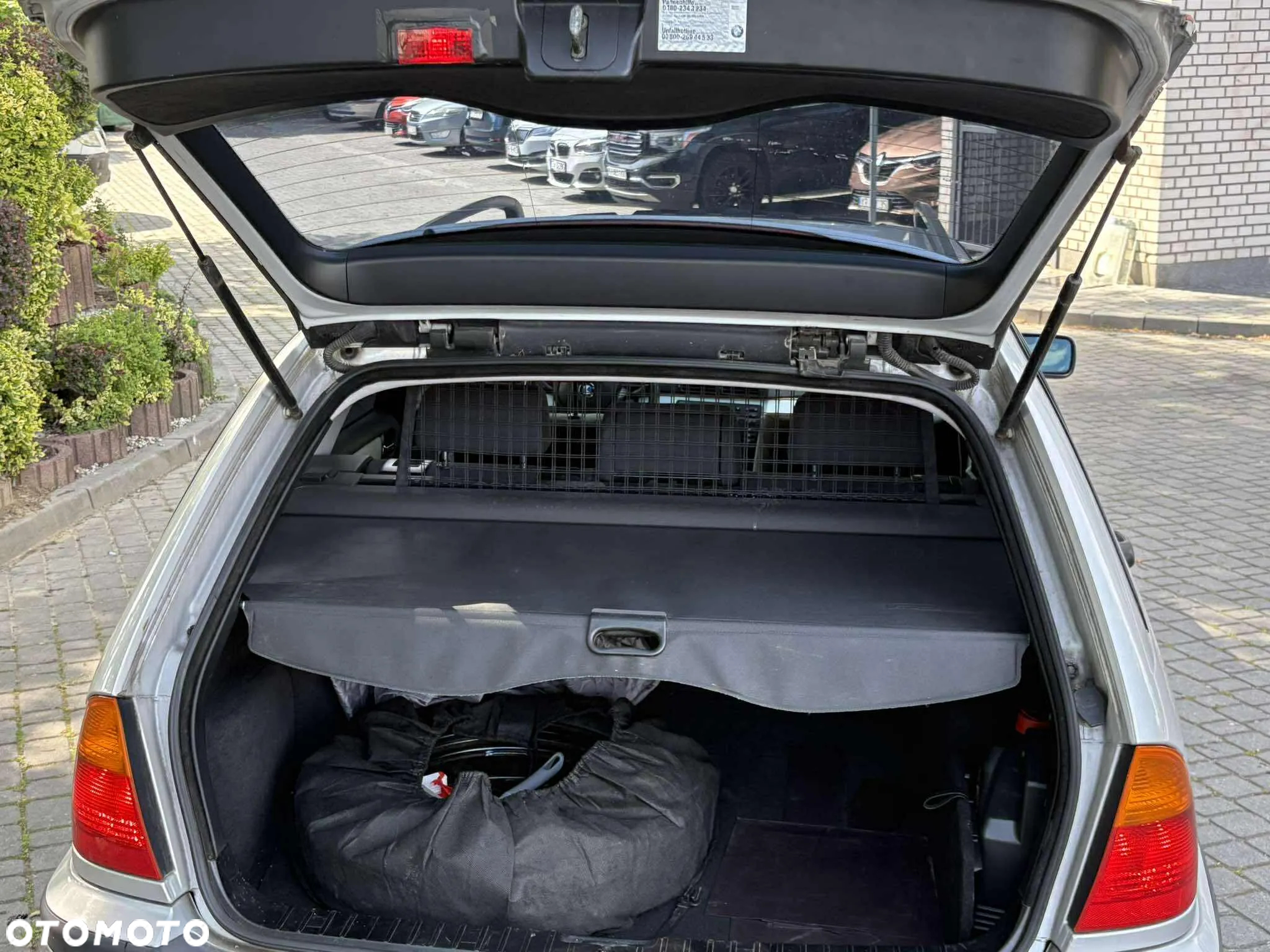 BMW Seria 3 318i - 4