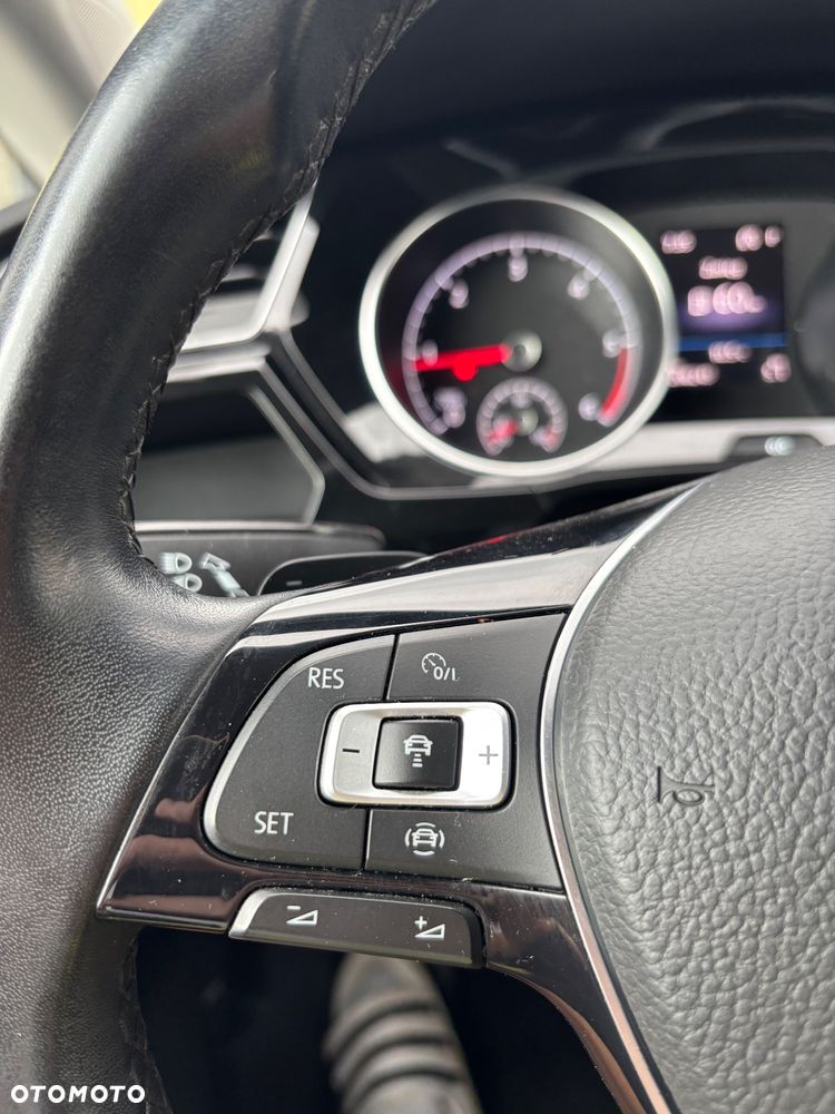 Volkswagen Touran 2.0 TDI SCR DSG Highline - 21