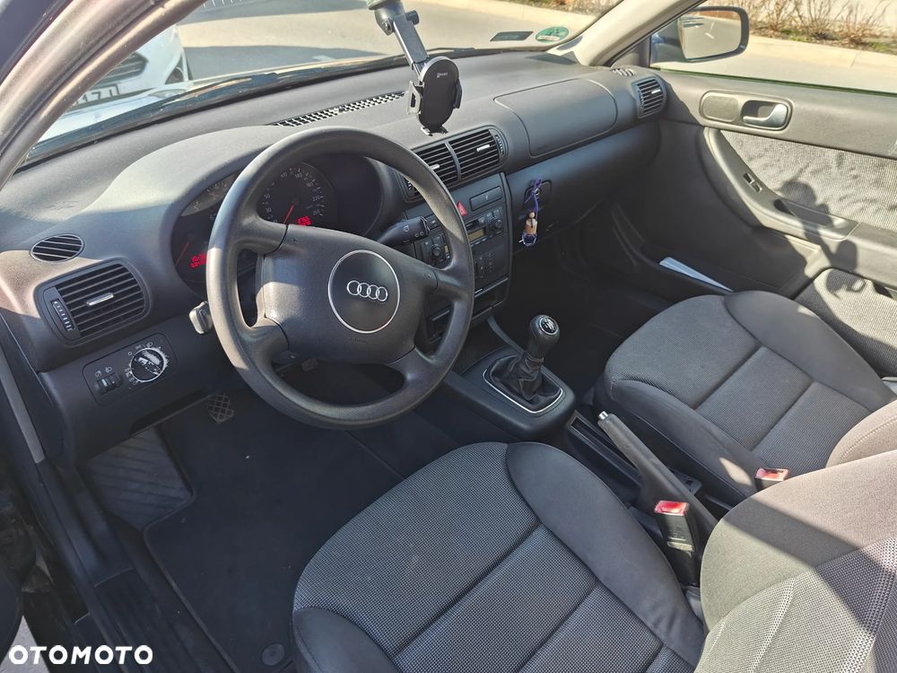 Audi A3 3-drzwiowe 1.6 Ambiente - 8