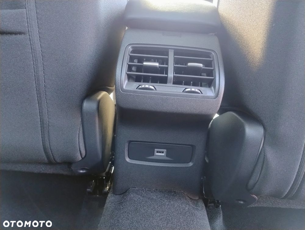 Citroën C4X 1.2 mHEV Max eDCT6 - 33