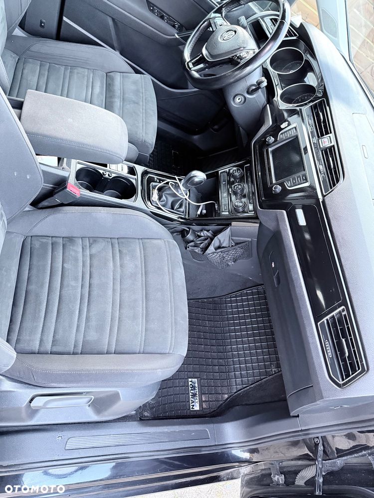 Volkswagen Touran - 15