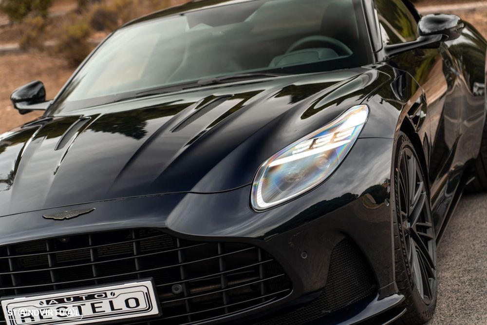 Aston Martin DB12 Coupé - 12