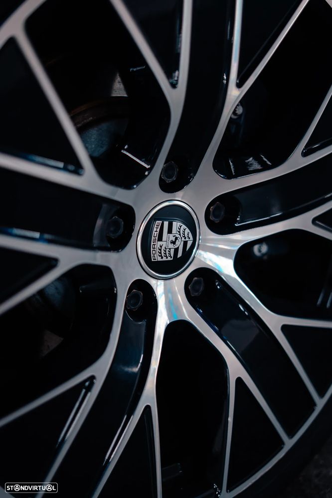 Porsche Taycan Sport Turismo - 13