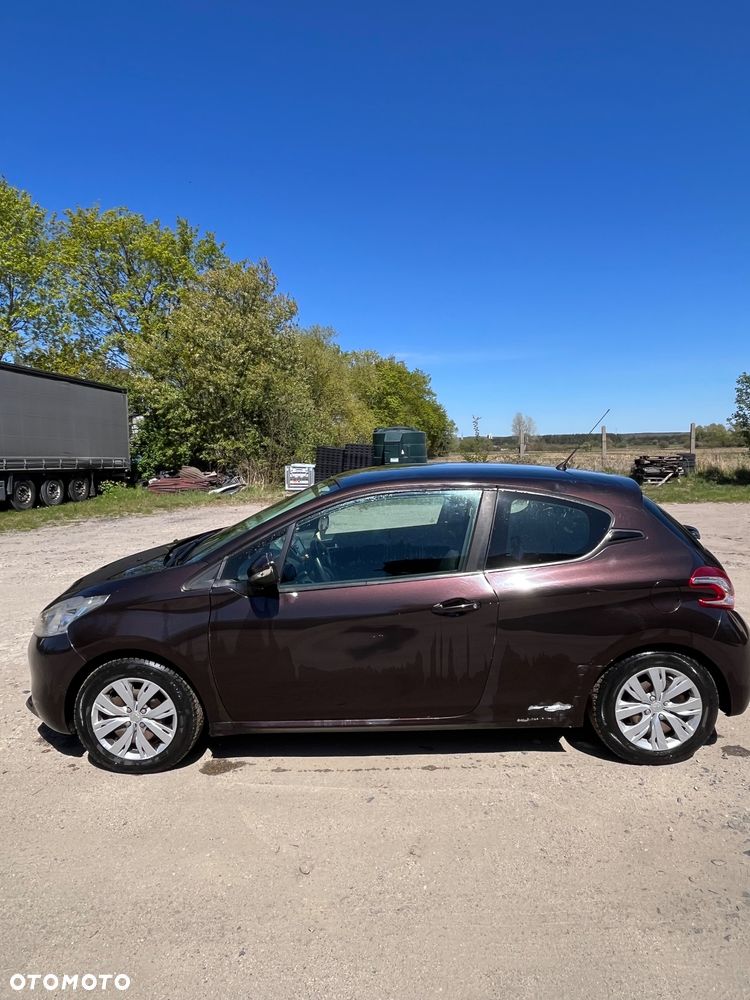 Peugeot 208 - 4