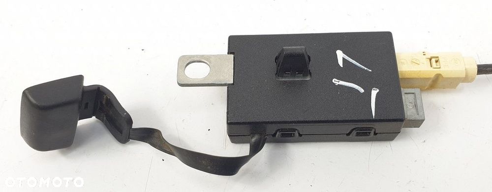 WZMACNIACZ ANTENY LEWY TYŁ VOLVO XC90 30752098 - 2