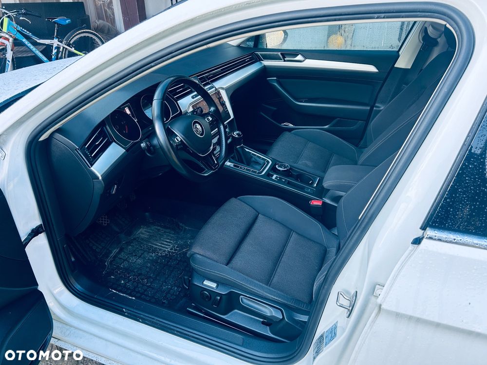 Volkswagen Passat 2.0 TDI SCR Highline - 9