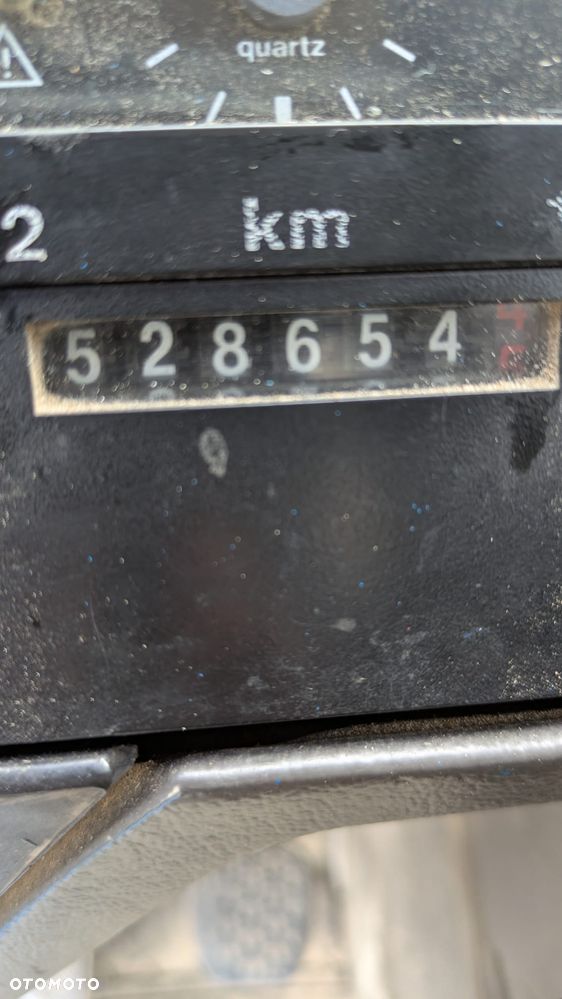 Mercedes-Benz 1824 - 8