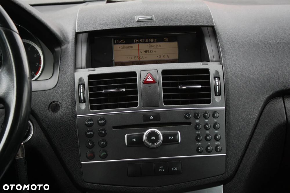 Mercedes-Benz Klasa C 180 CGI BlueEFFICIENCY Avantgarde - 26