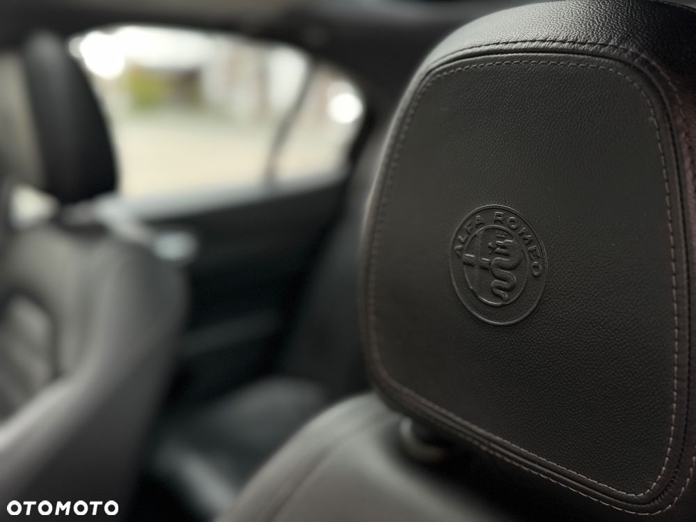 Alfa Romeo Giulia 2.0 Turbo 16V AT8 Veloce Ti - 13