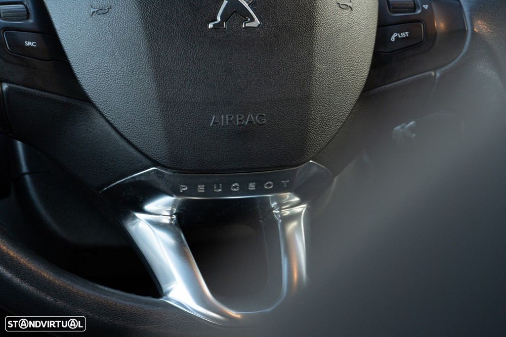 Peugeot 2008 1.6 BlueHDi Style - 30