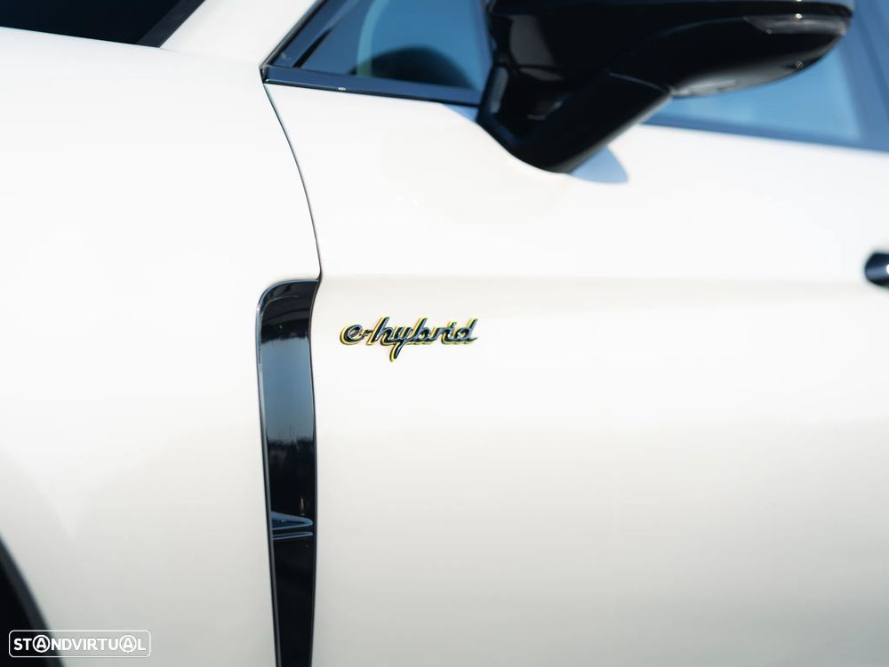 Porsche Panamera 4 E-Hybrid - 32