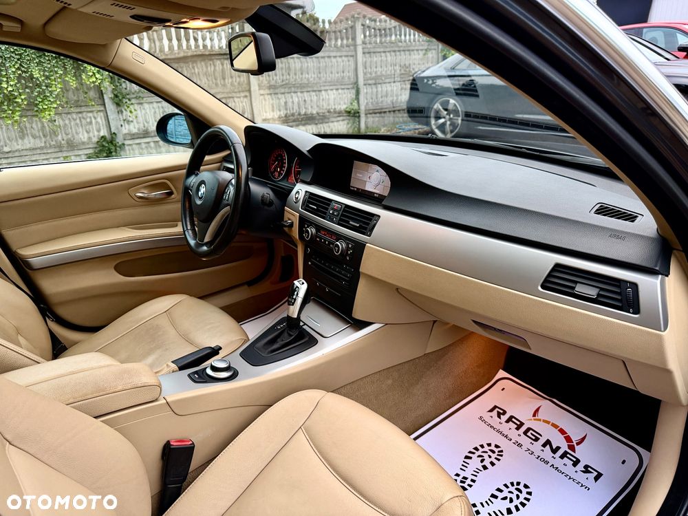 BMW Seria 3 330xd DPF Touring - 29