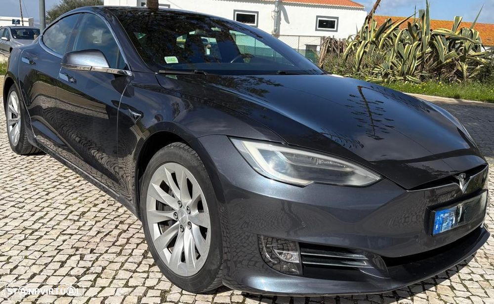 Tesla Model S - 1