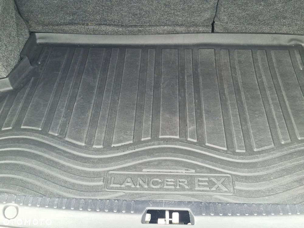 Mitsubishi Lancer 1.8 Invite - 15
