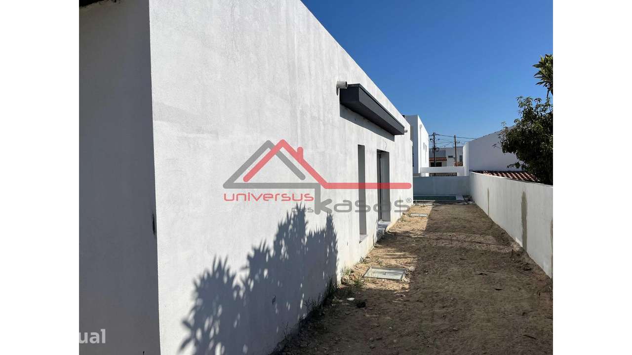 Moradia Isolada T4 em Fernão Ferro - Grande imagem: 4/36