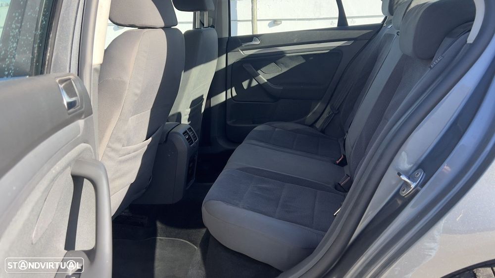 VW Jetta 1.9 TDi BlueM. Confortline - 13