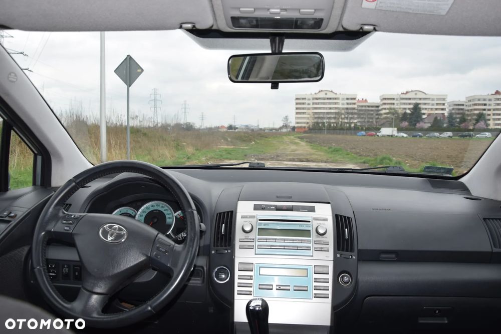 Toyota Corolla Verso 2.2 D-4D Sol + - 8