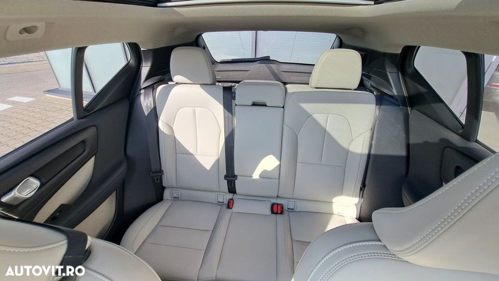 Volvo XC 40 B4 AT FWD MHEV Ultra Dark - 15