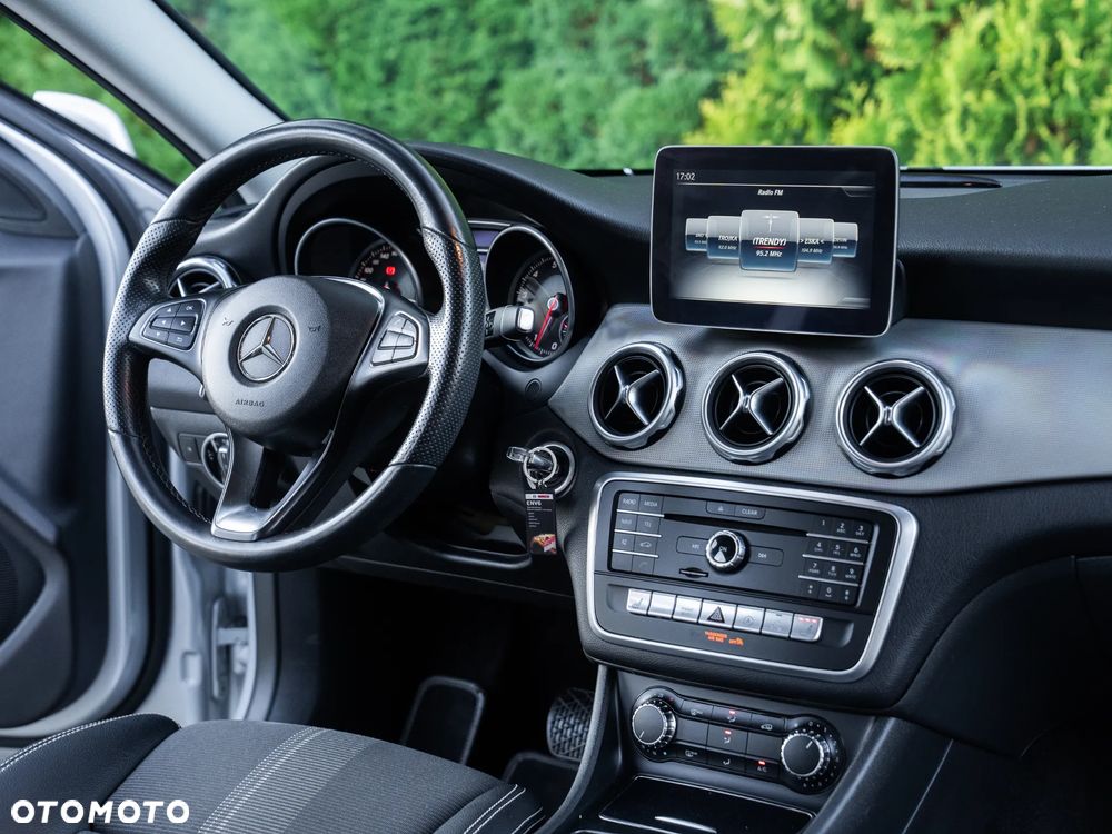 Mercedes-Benz GLA - 21