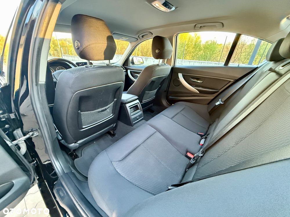 BMW Seria 3 316d - 19