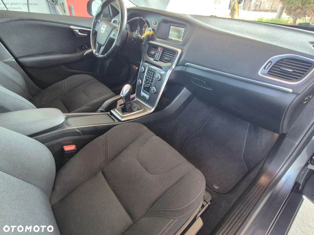 Volvo V40 D2 Momentum - 33
