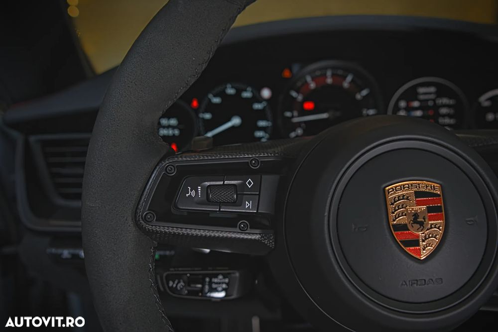 Porsche 911 4 GTS PDK - 18