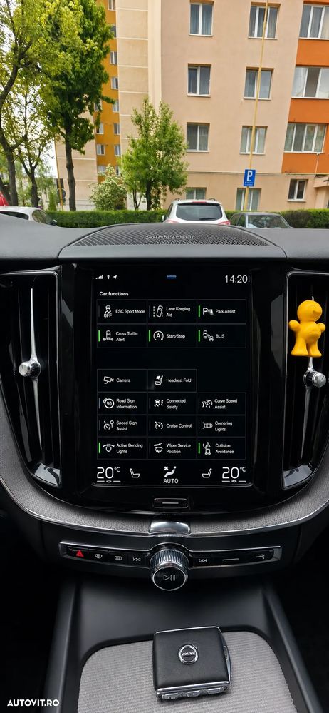 Volvo XC 60 B4 MHEV AWD R-Design - 18
