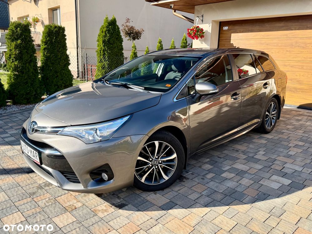 Toyota Avensis 1.8 Sol plus NAVI - 24