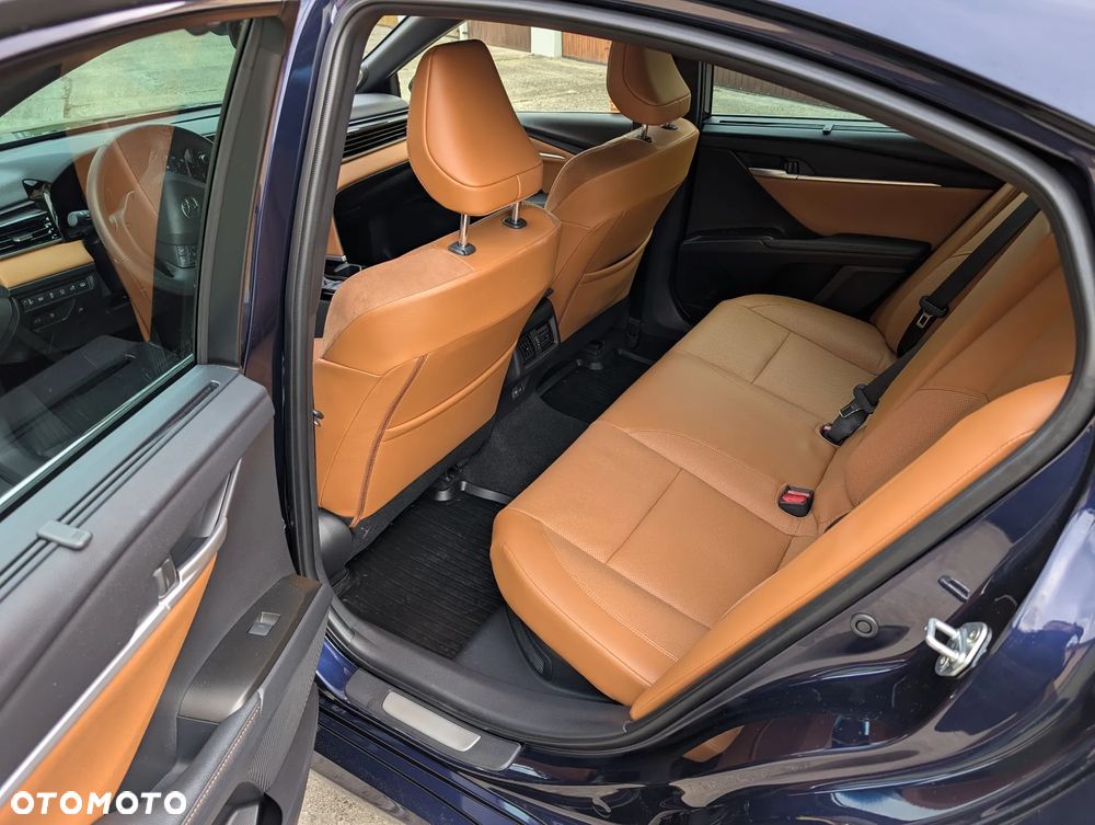 Toyota Camry 2.5 Hybrid Dynamic Force Executive e-CVT - 6