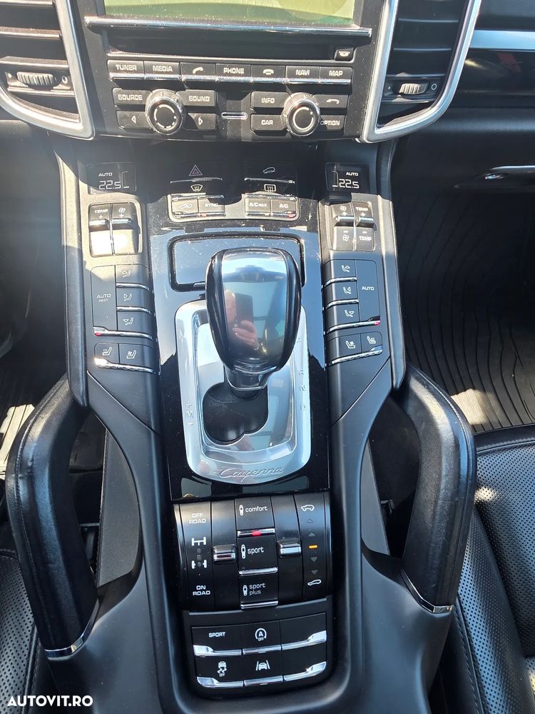 Porsche Cayenne - 4