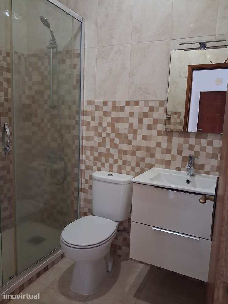 T2 na Moita com varanda e pronto a habitar - Grande imagem: 3/8