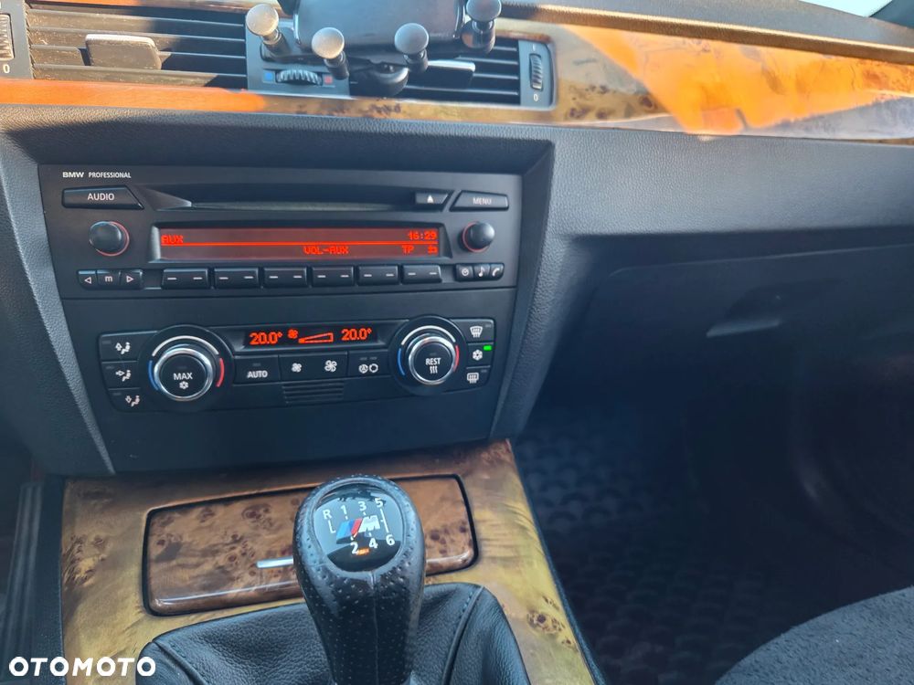 BMW Seria 3 325i - 22