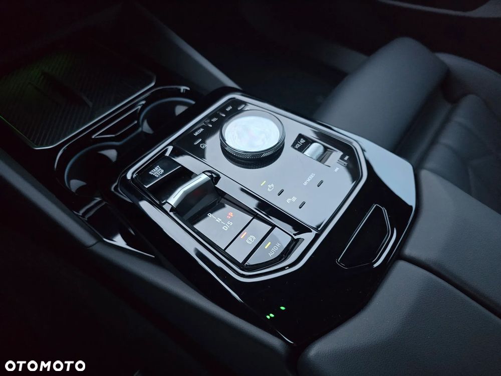 BMW Seria 5 520d xDrive - 13
