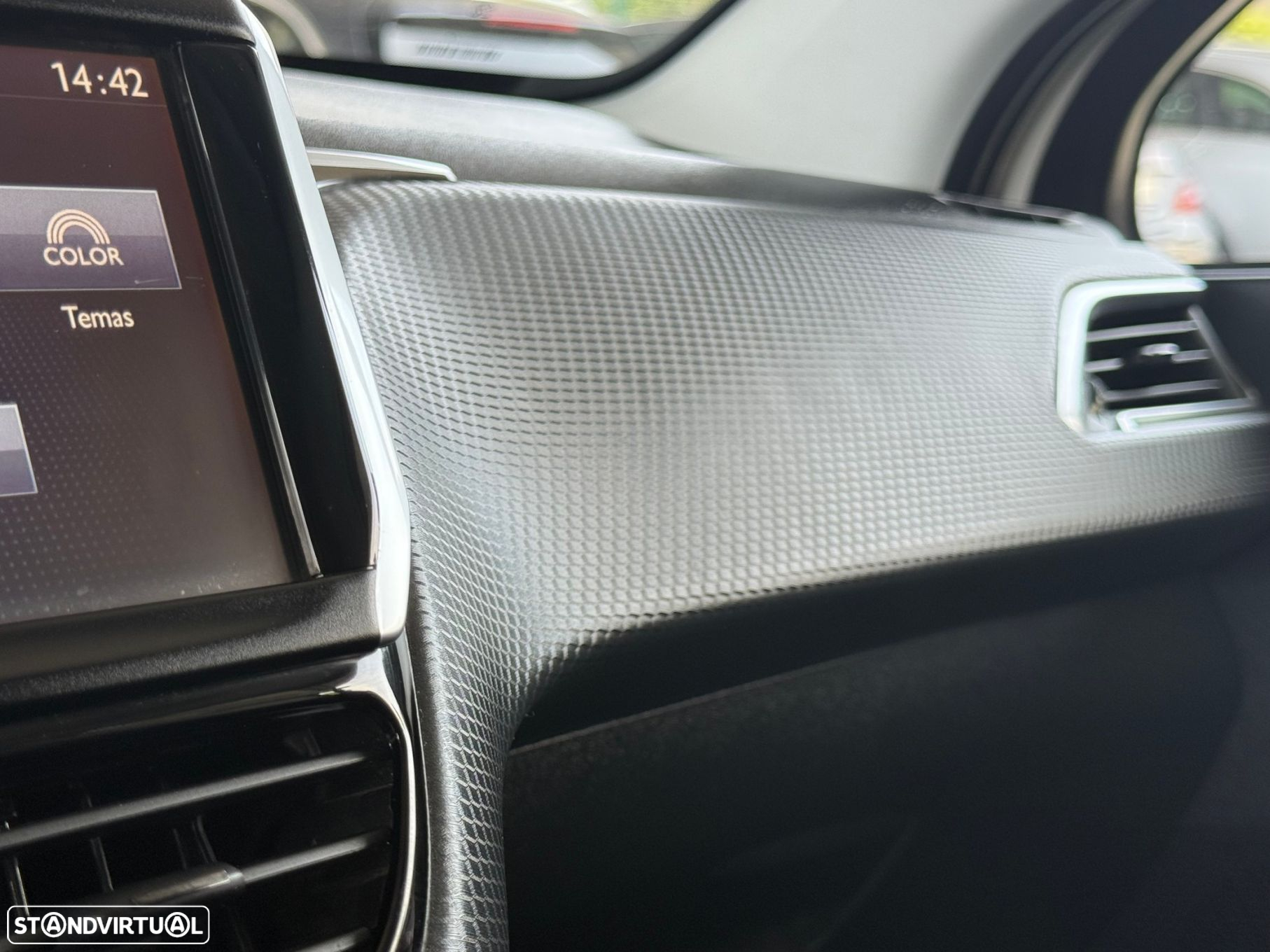 Peugeot 2008 1.2 PureTech Style - 44