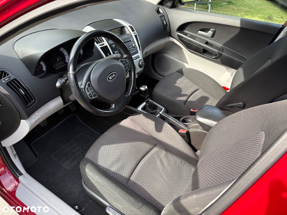 Kia Ceed - 6