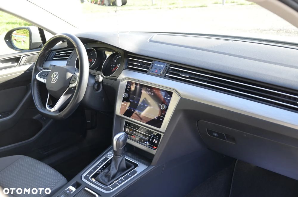 Volkswagen Passat - 25