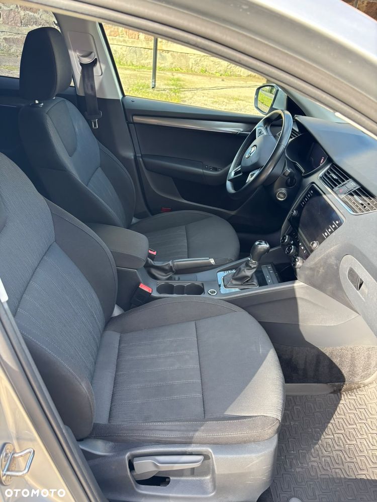 Skoda Octavia 2.0 TDI SCR Ambition DSG - 9