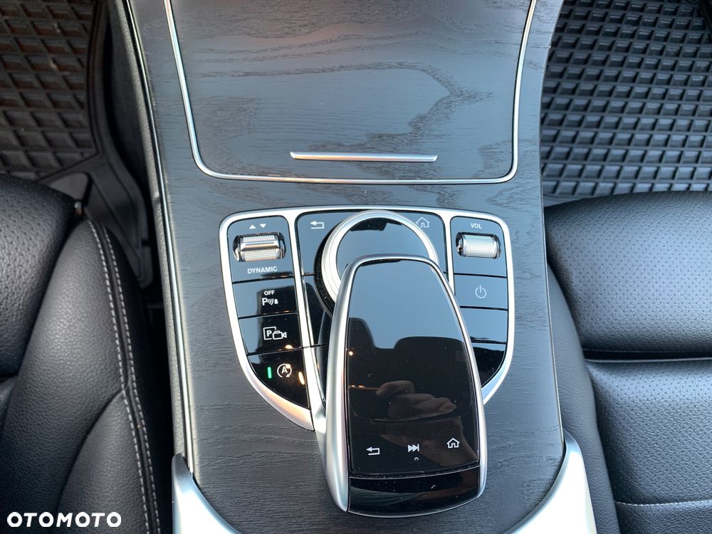 Mercedes-Benz Klasa C 220 d 9G-TRONIC AMG Line - 26