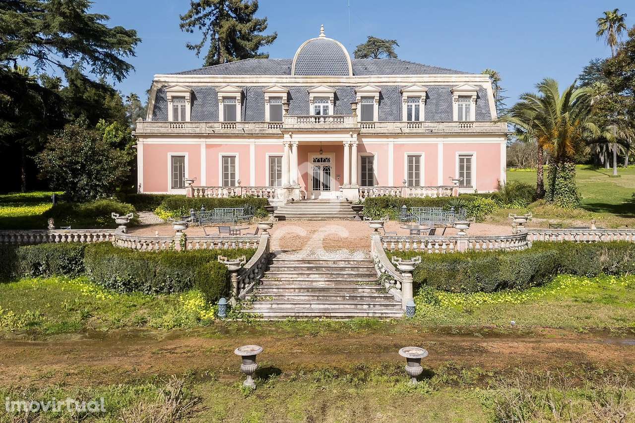 Palacete de inspiração neoclássica francesa com jardim botânico de Jea - Grande imagem: 3/60