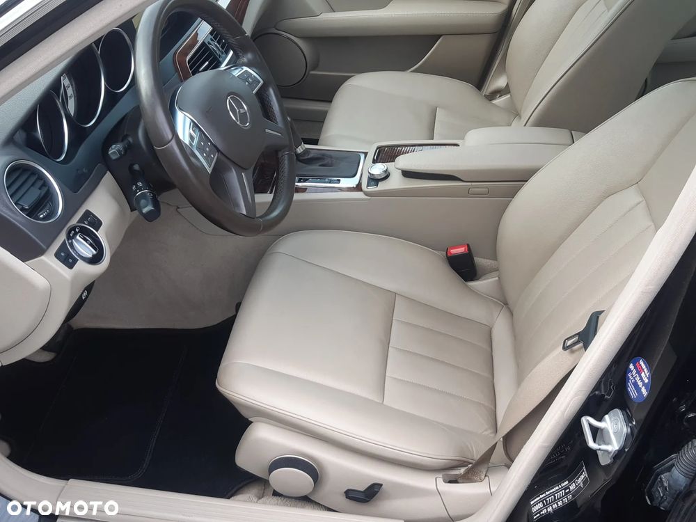 Mercedes-Benz Klasa C 180 CGI Automatik BlueEFFICIENCY - 14