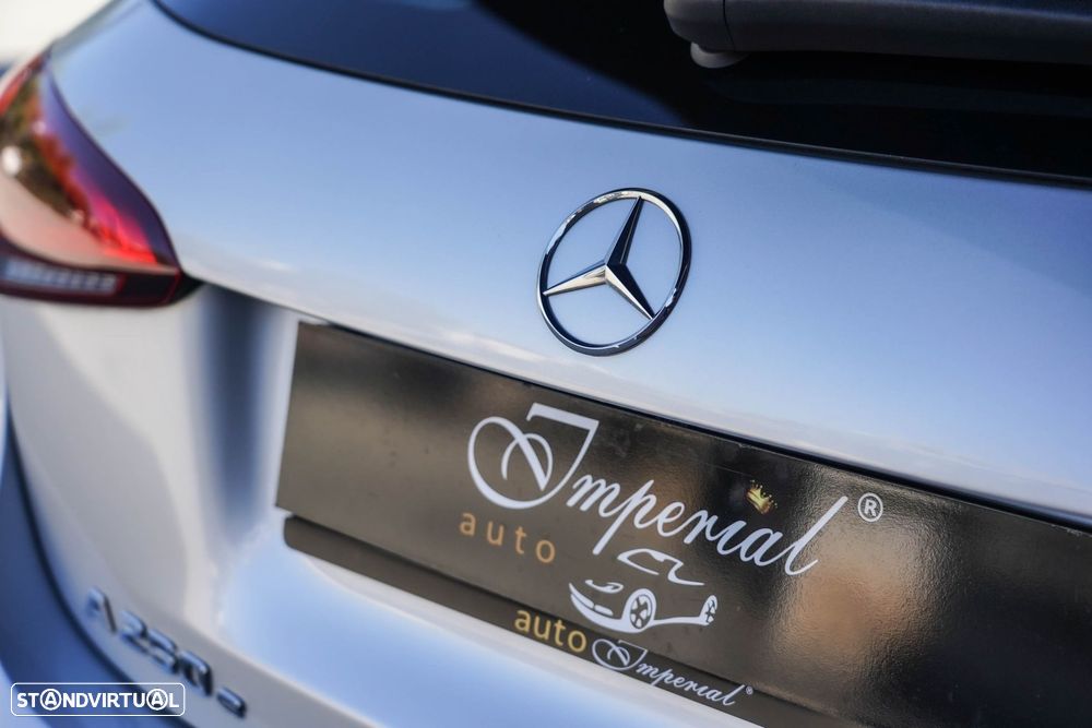 Mercedes-Benz A 250 e AMG Line - 16