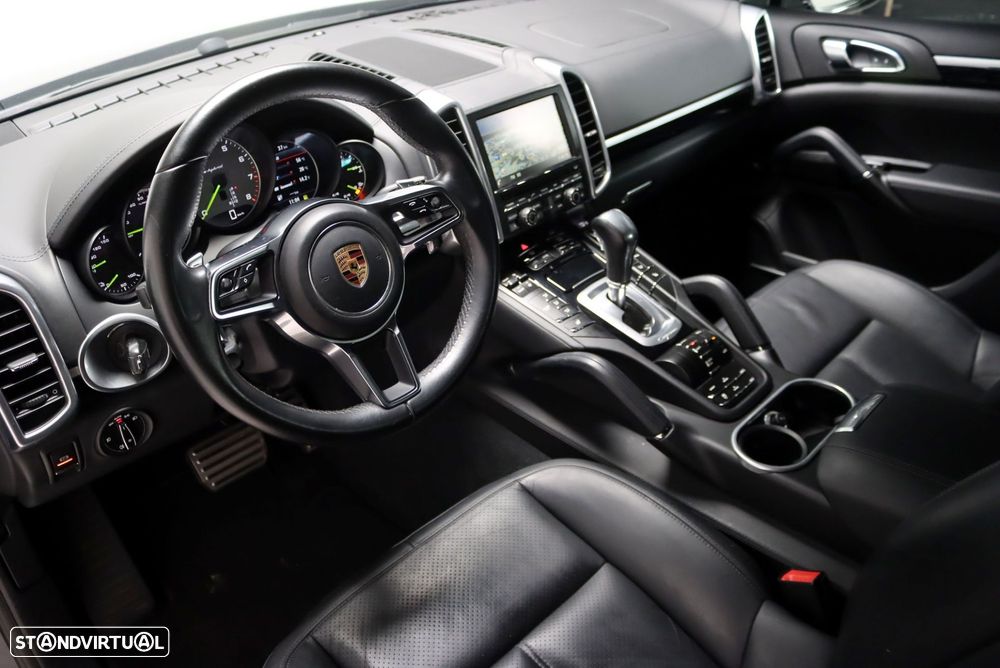 Porsche Cayenne - 27