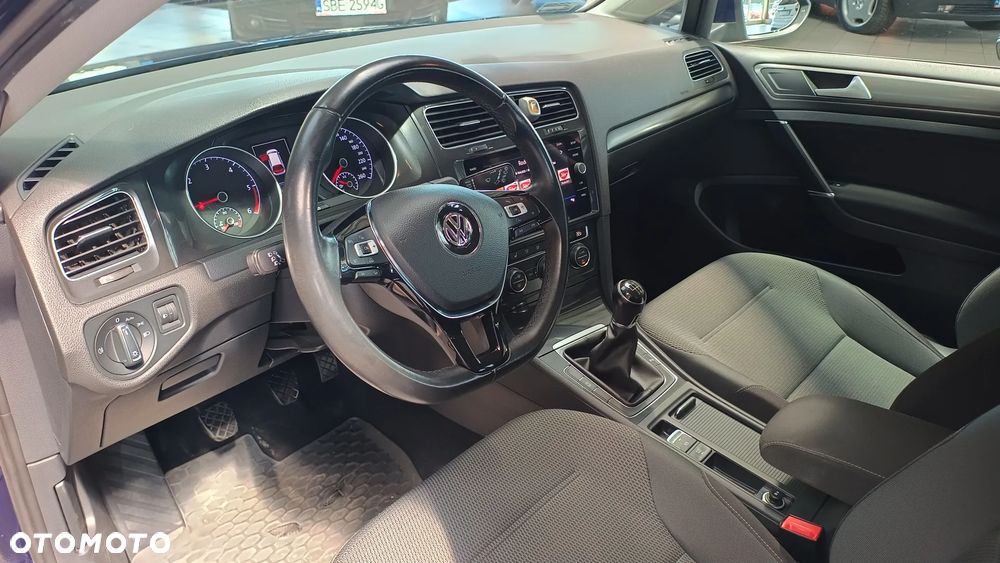 Volkswagen Golf - 22