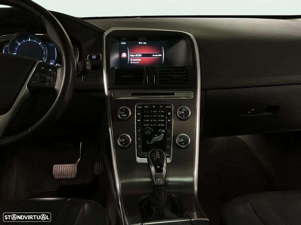 Volvo XC 60 2.0 D4 Momentum Plus Geartronic - 10